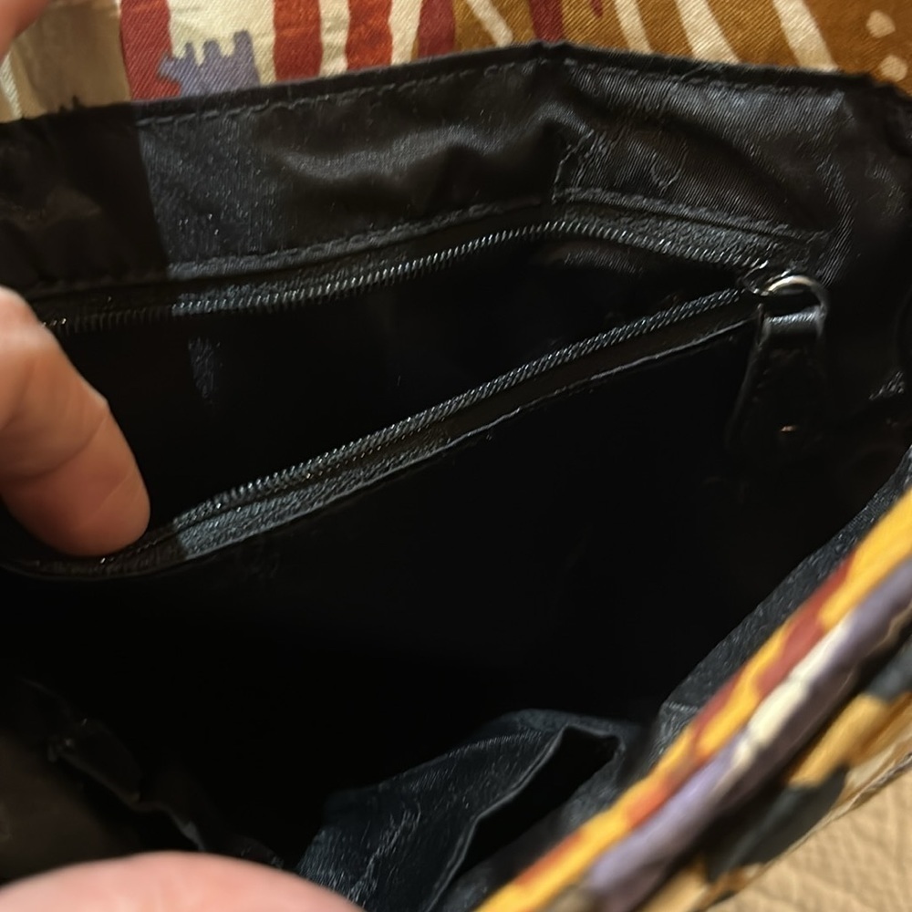 Vera Bradly Crossbody - Picture 6 of 12